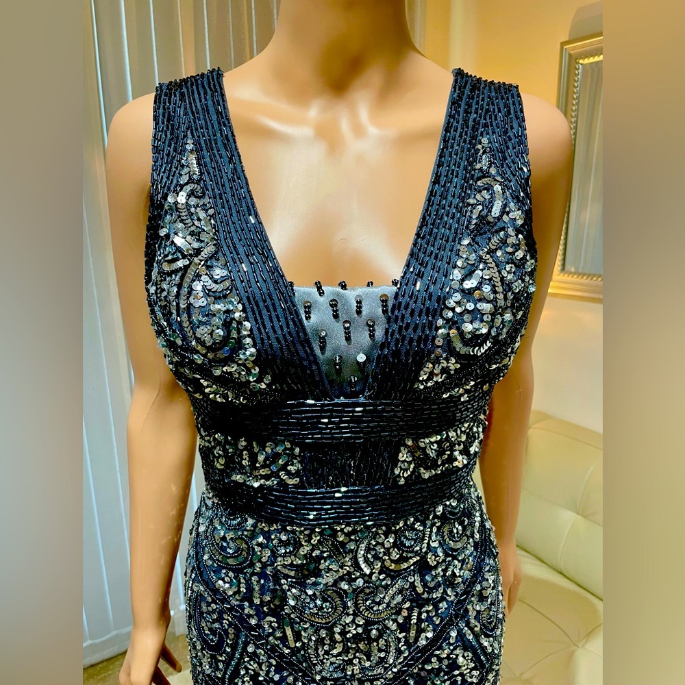 AIDAN MATTOX SILVER BEADED GOWN SZ 2💎💎💎